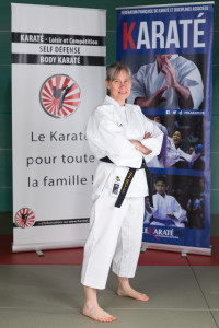 Geneviève Rostren, ceinture noire, Diplôme d'animateur fédéral, professeur diplômée Federation Francaise de Green Yoga, professeur certifié Yoga Alliance